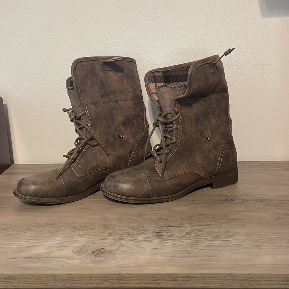Boots - Picture 4 of 4